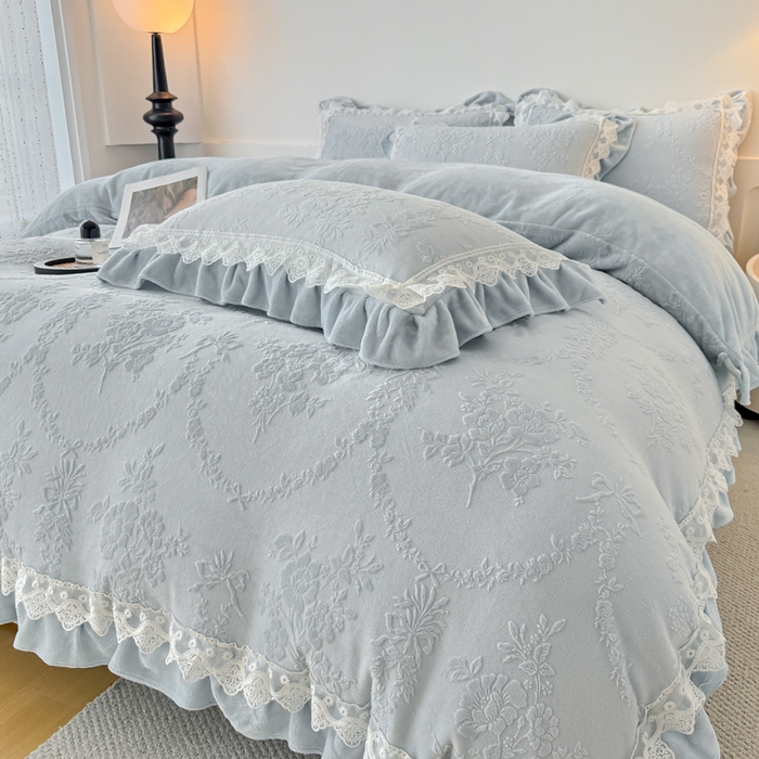 91家纺网 家纺一手货源 找家纺 锦格家纺 2024新款A类高克重牛奶绒四件套苏枚雅【天蓝】