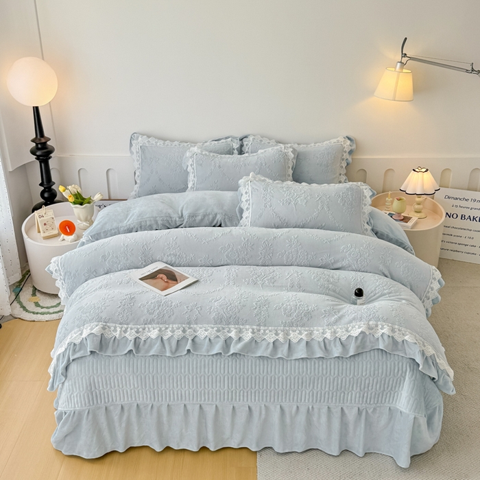 91家纺网 家纺一手货源 找家纺 锦格家纺 2024新款A类高克重牛奶绒四件套苏枚雅【天蓝】