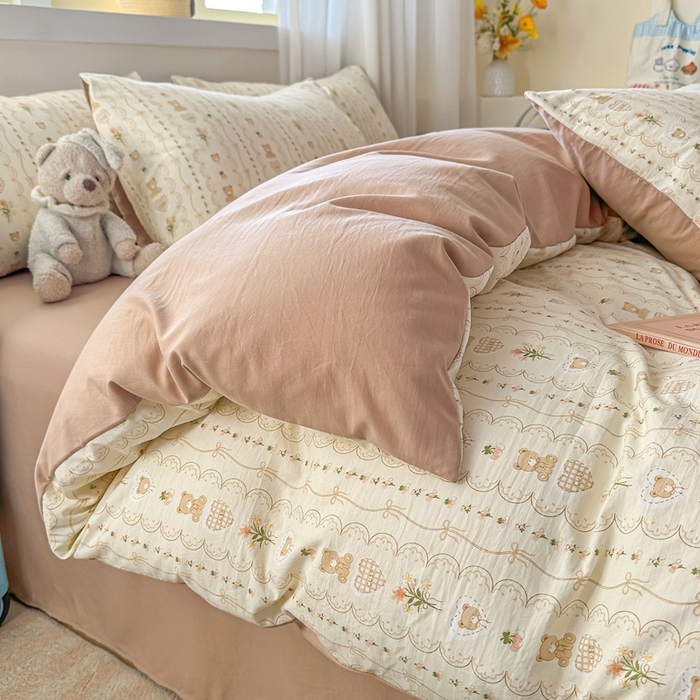 91家纺网 家纺一手货源 找家纺 麦乐迪 2025新款棉感睡眠水洗云感棉四件套 奶熊条纹