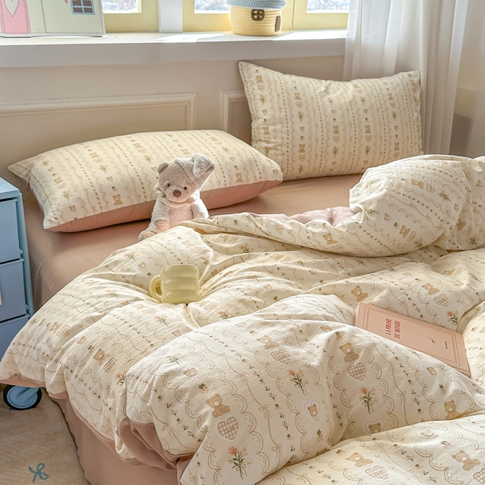 91家纺网 家纺一手货源 找家纺 麦乐迪 2025新款棉感睡眠水洗云感棉四件套 奶熊条纹