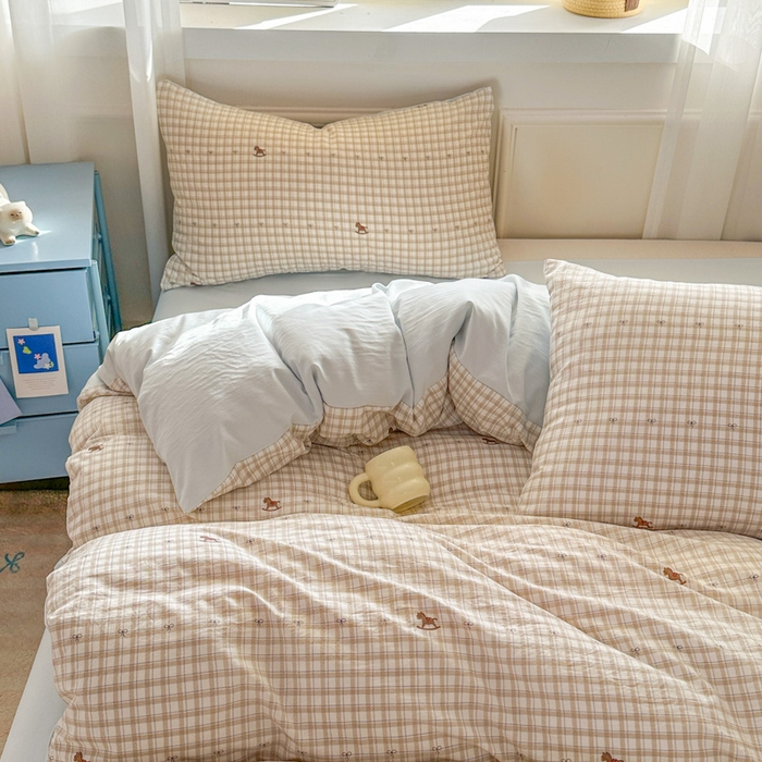 91家纺网 家纺一手货源 找家纺 麦乐迪 2025新款棉感睡眠水洗云感棉四件套 格纹木马