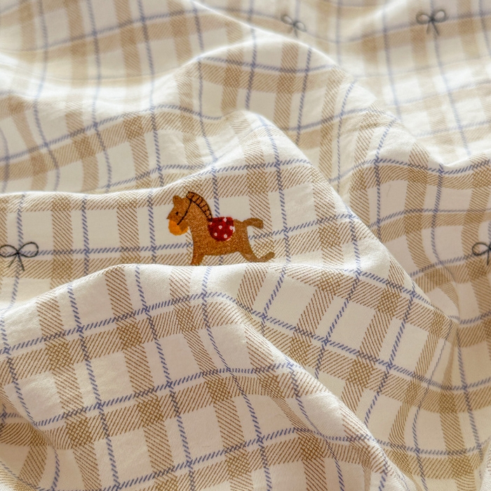 91家纺网 家纺一手货源 找家纺 麦乐迪 2025新款棉感睡眠水洗云感棉四件套 格纹木马