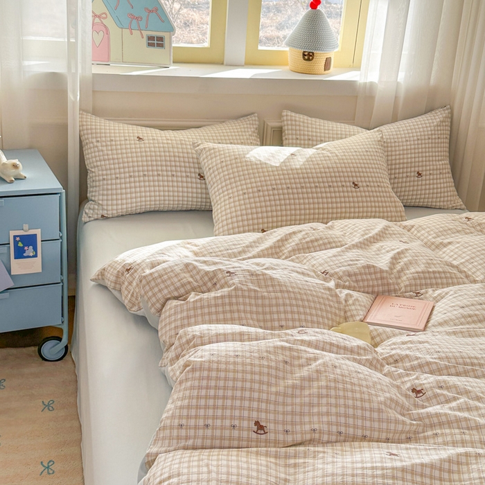 91家纺网 家纺一手货源 找家纺 麦乐迪 2025新款棉感睡眠水洗云感棉四件套 格纹木马