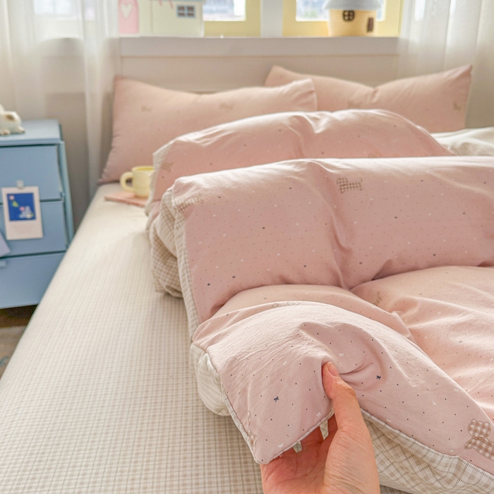 91家纺网 家纺一手货源 找家纺 麦乐迪 2025新款棉感睡眠水洗云感棉四件套 格纹粉猫