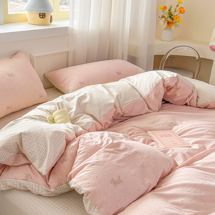 91家纺网 家纺一手货源 找家纺 麦乐迪 2025新款棉感睡眠水洗云感棉四件套 格纹粉猫