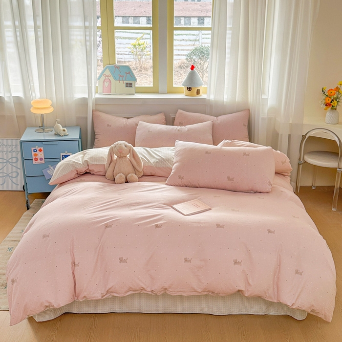 91家纺网 家纺一手货源 找家纺 麦乐迪 2025新款棉感睡眠水洗云感棉四件套 格纹粉猫