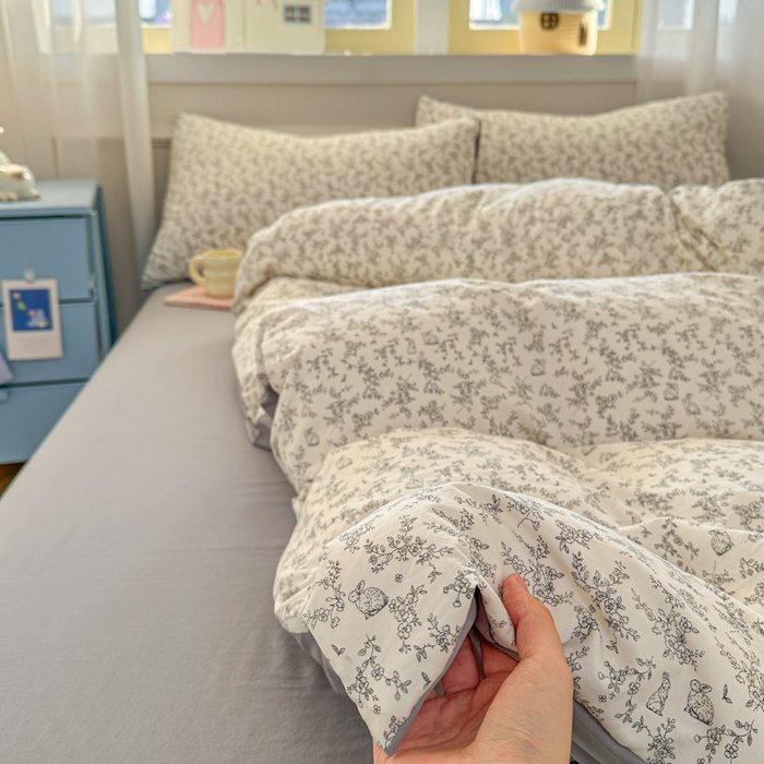 91家纺网 家纺一手货源 找家纺 麦乐迪 2025新款棉感睡眠水洗云感棉四件套 薄雾花影