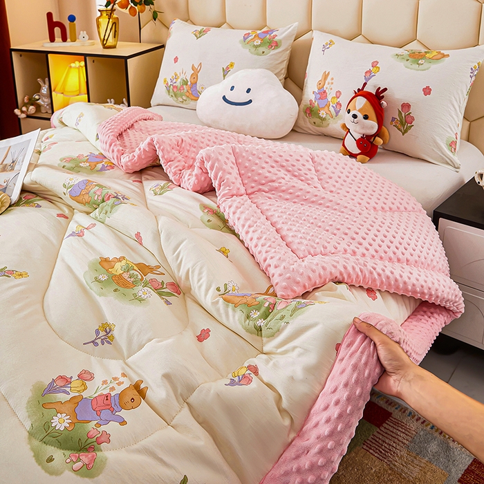 91家纺网 家纺一手货源 找家纺 蔻之羽 （全年现货）2026年新款豆豆被春秋被夏被加厚冬被空调被四季绒被子 欢乐兔-粉