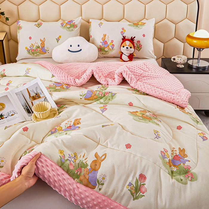 91家纺网 家纺一手货源 找家纺 蔻之羽 （全年现货）2026年新款豆豆被春秋被夏被加厚冬被空调被四季绒被子 欢乐兔-粉