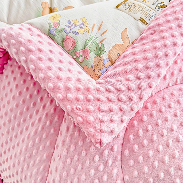 91家纺网 家纺一手货源 找家纺 蔻之羽 （全年现货）2026年新款豆豆被春秋被夏被加厚冬被空调被四季绒被子 欢乐兔-粉