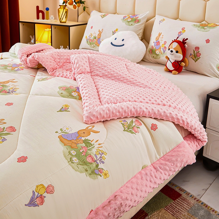 91家纺网 家纺一手货源 找家纺 蔻之羽 （全年现货）2026年新款豆豆被春秋被夏被加厚冬被空调被四季绒被子 欢乐兔-粉