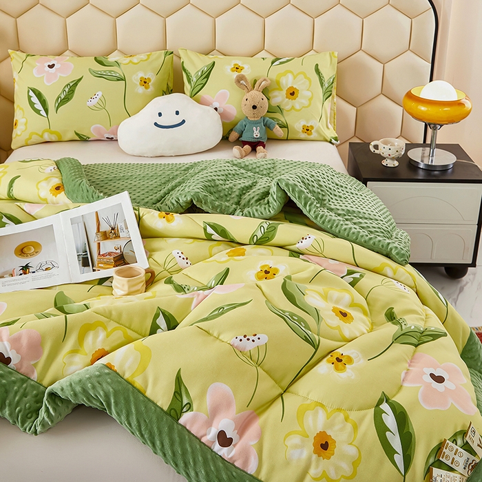 91家纺网 家纺一手货源 找家纺 蔻之羽 （全年现货）2026年新款豆豆被春秋被夏被加厚冬被空调被四季绒被子 春之物语