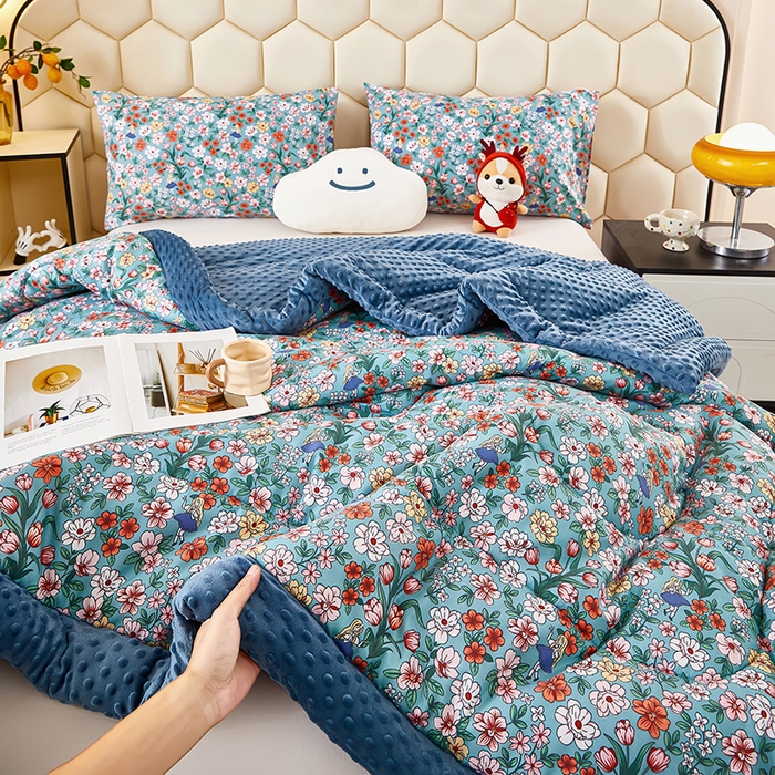 91家纺网 家纺一手货源 找家纺 蔻之羽 （全年现货）2026年新款豆豆被春秋被夏被加厚冬被空调被四季绒被子 摩尔庄园