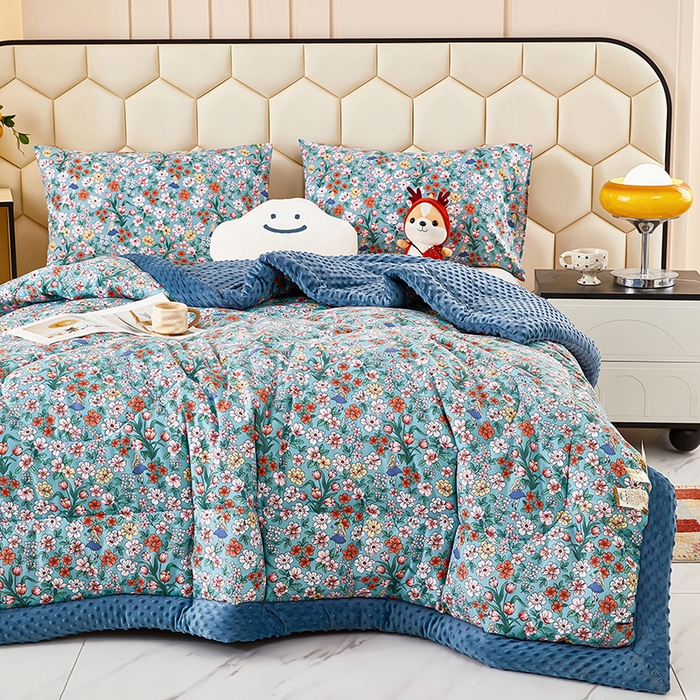 91家纺网 家纺一手货源 找家纺 蔻之羽 （全年现货）2026年新款豆豆被春秋被夏被加厚冬被空调被四季绒被子 摩尔庄园