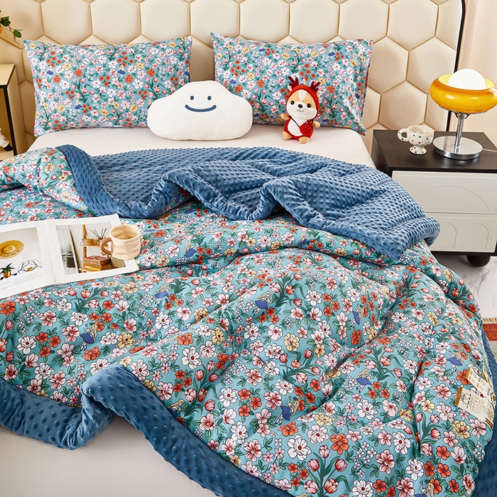 91家纺网 家纺一手货源 找家纺 蔻之羽 （全年现货）2026年新款豆豆被春秋被夏被加厚冬被空调被四季绒被子 摩尔庄园