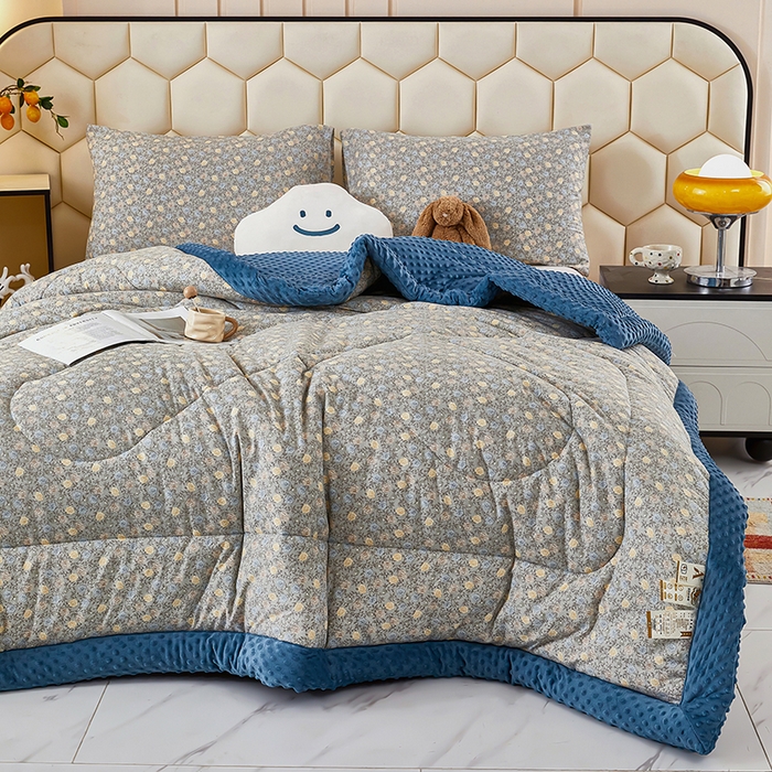 91家纺网 家纺一手货源 找家纺 蔻之羽 （全年现货）2026年新款豆豆被春秋被夏被加厚冬被空调被四季绒被子 碎花漫野