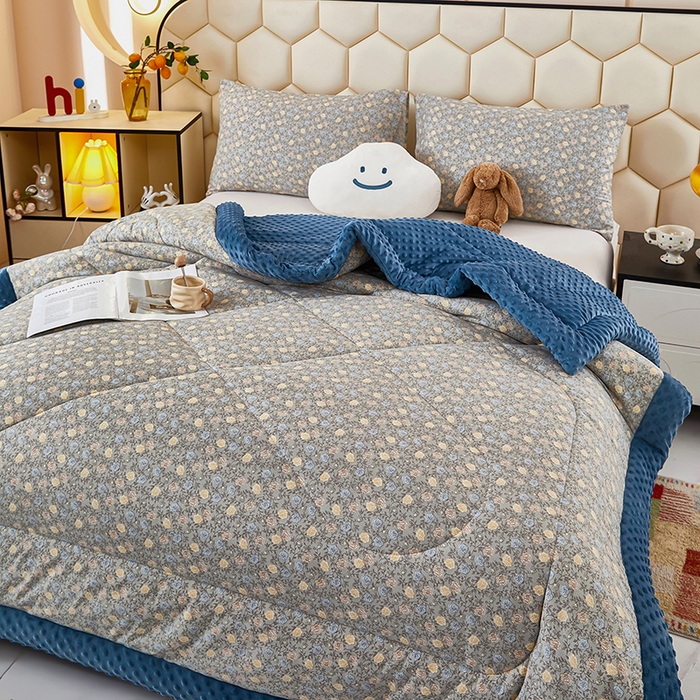 91家纺网 家纺一手货源 找家纺 蔻之羽 （全年现货）2026年新款豆豆被春秋被夏被加厚冬被空调被四季绒被子 碎花漫野