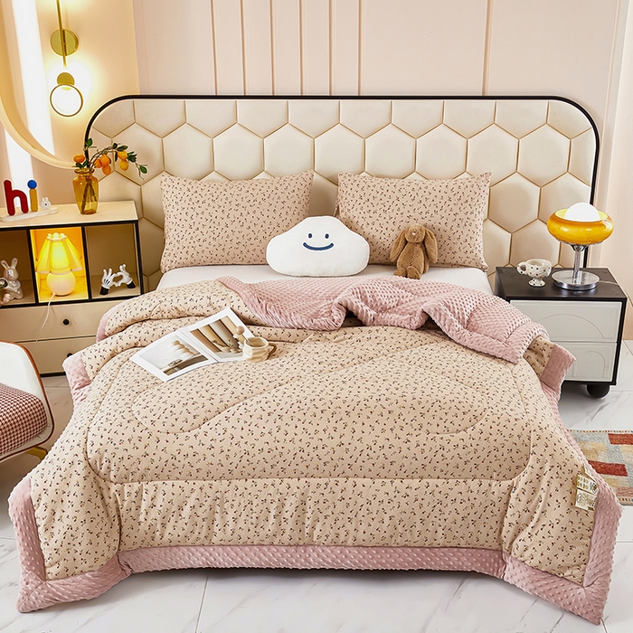 91家纺网 家纺一手货源 找家纺 蔻之羽 （全年现货）2026年新款豆豆被春秋被夏被加厚冬被空调被四季绒被子 甜茶