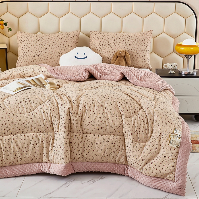 91家纺网 家纺一手货源 找家纺 蔻之羽 （全年现货）2026年新款豆豆被春秋被夏被加厚冬被空调被四季绒被子 甜茶