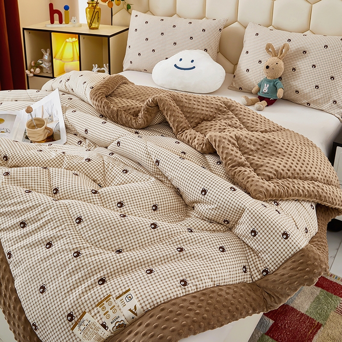 91家纺网 家纺一手货源 找家纺 蔻之羽 （全年现货）2026年新款豆豆被春秋被夏被加厚冬被空调被四季绒被子 棋盘小熊