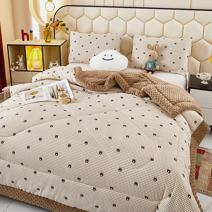 91家纺网 家纺一手货源 找家纺 蔻之羽 （全年现货）2026年新款豆豆被春秋被夏被加厚冬被空调被四季绒被子 棋盘小熊