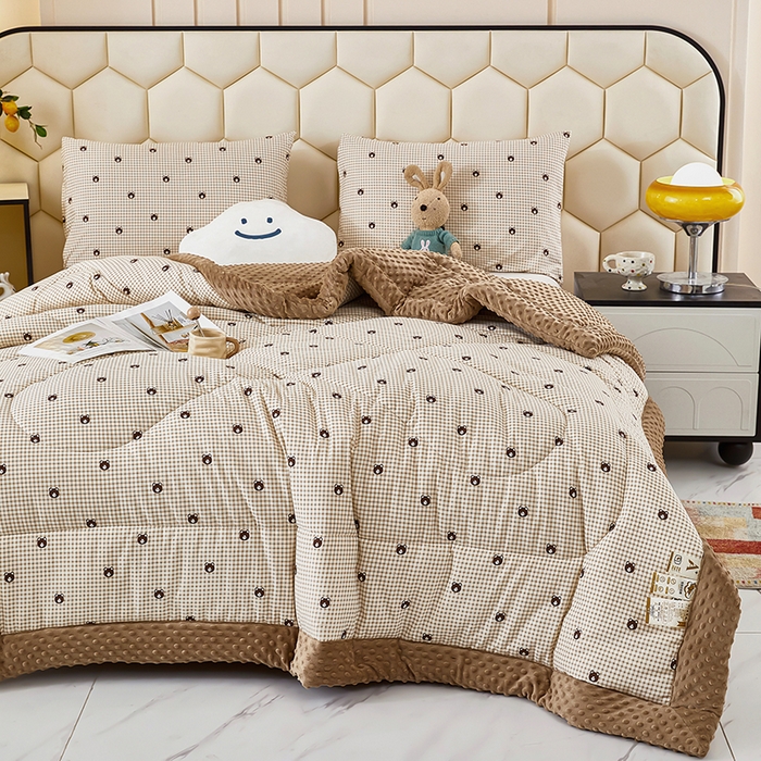 91家纺网 家纺一手货源 找家纺 蔻之羽 （全年现货）2026年新款豆豆被春秋被夏被加厚冬被空调被四季绒被子 棋盘小熊