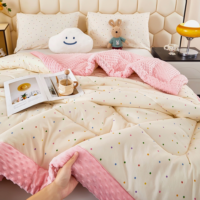 91家纺网 家纺一手货源 找家纺 蔻之羽 （全年现货）2026年新款豆豆被春秋被夏被加厚冬被空调被四季绒被子 彩虹波点