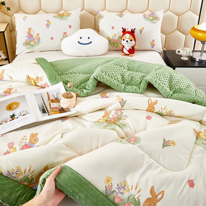 91家纺网 家纺一手货源 找家纺 蔻之羽 （全年现货）2026年新款豆豆被春秋被夏被加厚冬被空调被四季绒被子 欢乐兔-绿
