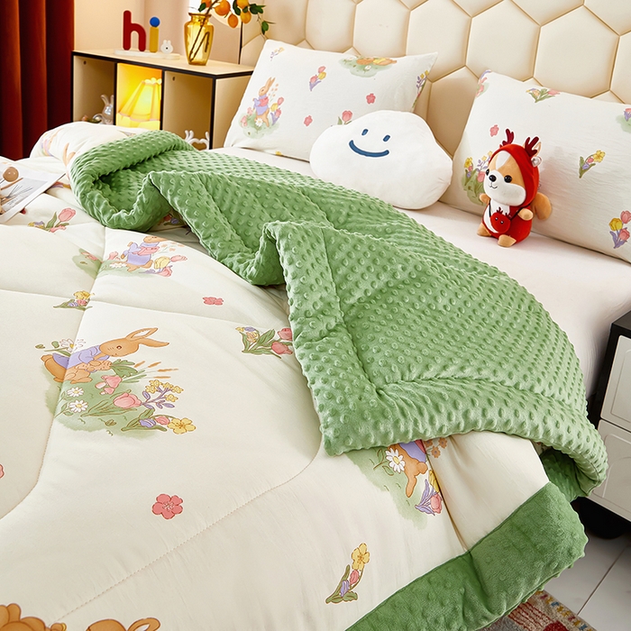 91家纺网 家纺一手货源 找家纺 蔻之羽 （全年现货）2026年新款豆豆被春秋被夏被加厚冬被空调被四季绒被子 欢乐兔-绿