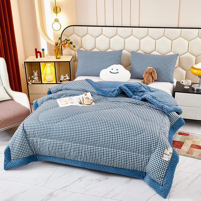 91家纺网 家纺一手货源 找家纺 蔻之羽 （全年现货）2026年新款豆豆被春秋被夏被加厚冬被空调被四季绒被子 简格蓝