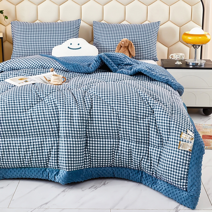 91家纺网 家纺一手货源 找家纺 蔻之羽 （全年现货）2026年新款豆豆被春秋被夏被加厚冬被空调被四季绒被子 简格蓝