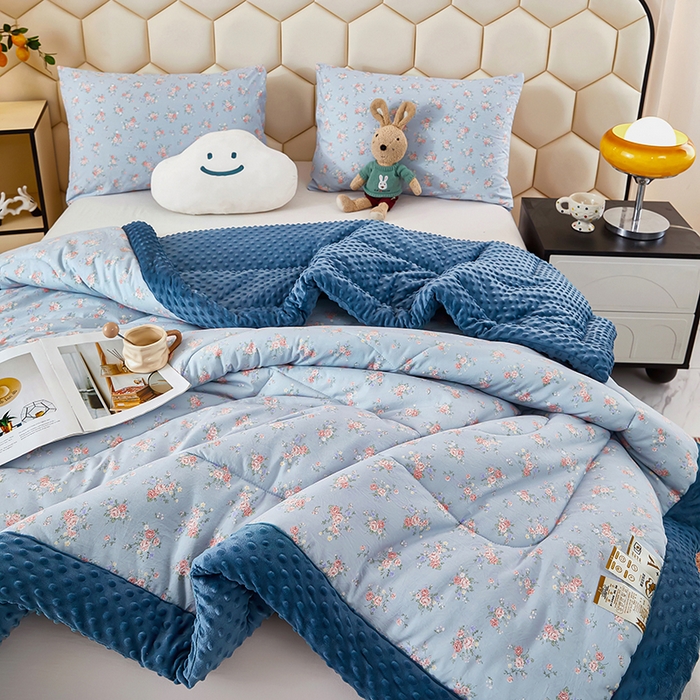 91家纺网 家纺一手货源 找家纺 蔻之羽 （全年现货）2026年新款豆豆被春秋被夏被加厚冬被空调被四季绒被子 兰玲蓝