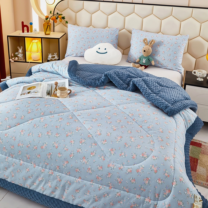 91家纺网 家纺一手货源 找家纺 蔻之羽 （全年现货）2026年新款豆豆被春秋被夏被加厚冬被空调被四季绒被子 兰玲蓝