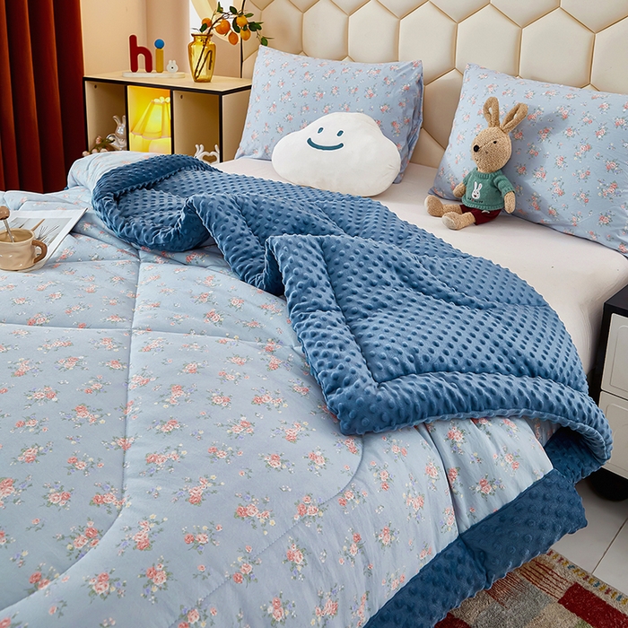 91家纺网 家纺一手货源 找家纺 蔻之羽 （全年现货）2026年新款豆豆被春秋被夏被加厚冬被空调被四季绒被子 兰玲蓝