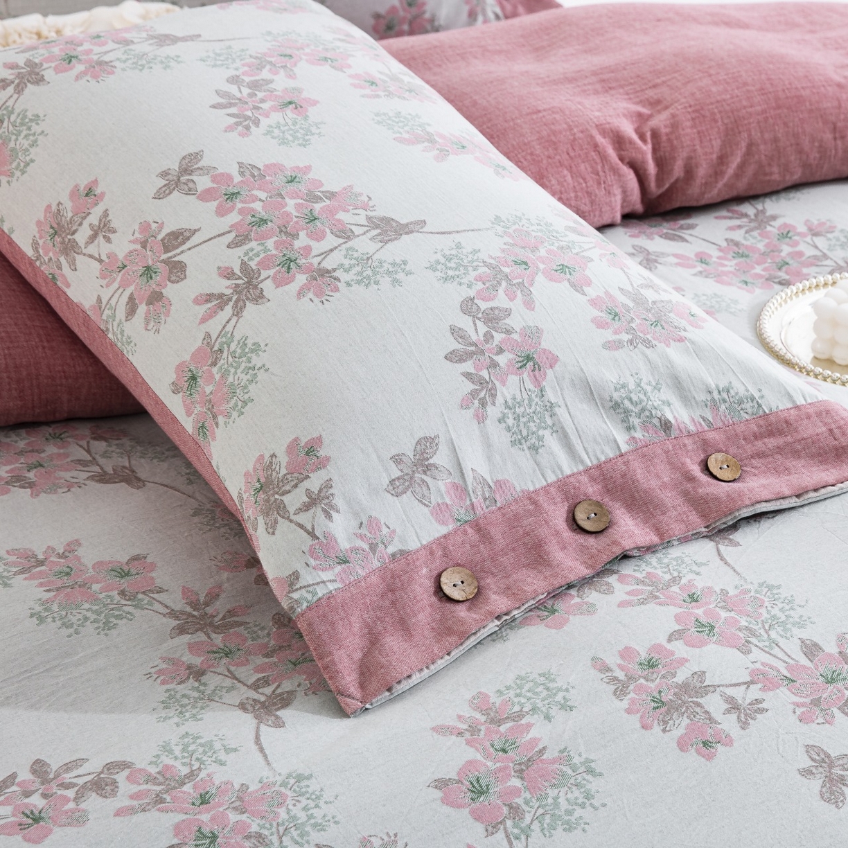 91家纺网 家纺一手货源 找家纺 仰望棉麻双层纱供应链 2025新款临江仙-粉全棉纯棉色织提花纽扣款四件套 临江仙-蓝