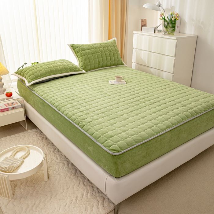 91家纺网 家纺一手货源 找家纺 女子家纺 2025新款加厚牛奶绒学生宿舍夹棉床笠 豆绿