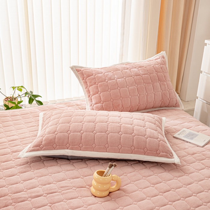 91家纺网 家纺一手货源 找家纺 女子家纺 2025新款加厚牛奶绒学生宿舍夹棉床笠 豆沙