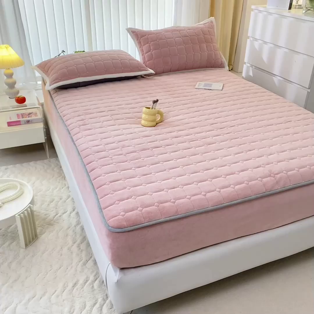 91家纺网 家纺一手货源 找家纺 女子家纺 2025新款加厚牛奶绒学生宿舍夹棉床笠 豆沙