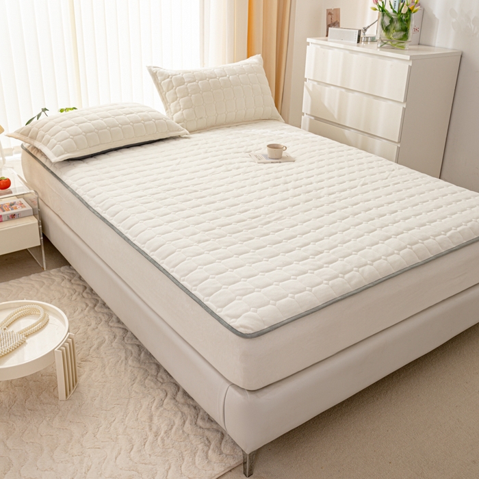 91家纺网 家纺一手货源 找家纺 女子家纺 2025新款加厚牛奶绒学生宿舍夹棉床笠 米白