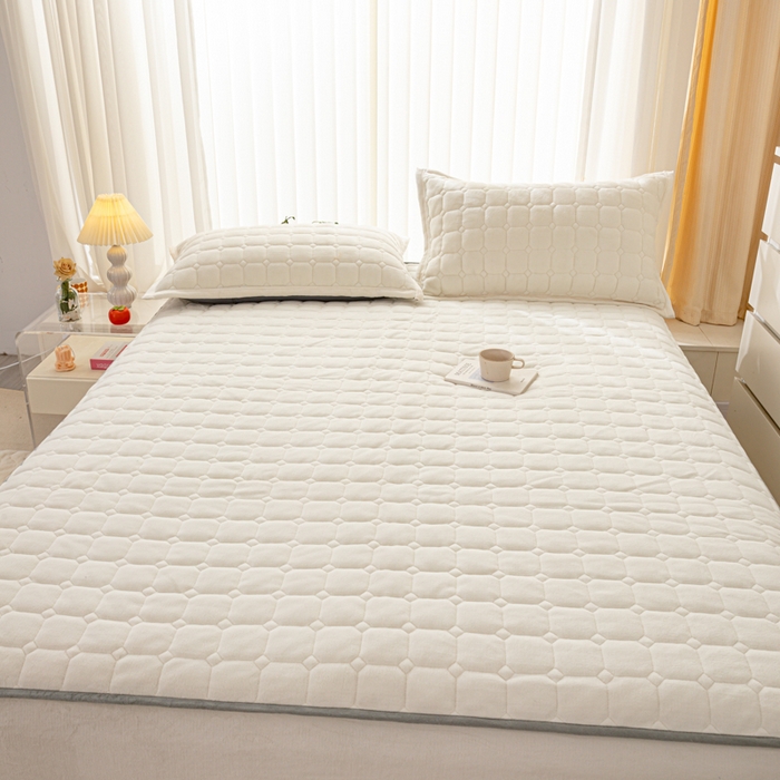 91家纺网 家纺一手货源 找家纺 女子家纺 2025新款加厚牛奶绒学生宿舍夹棉床笠 米白