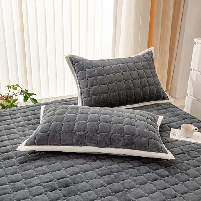 91家纺网 家纺一手货源 找家纺 女子家纺 2025新款加厚牛奶绒学生宿舍夹棉床笠 深灰