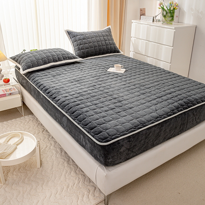 91家纺网 家纺一手货源 找家纺 女子家纺 2025新款加厚牛奶绒学生宿舍夹棉床笠 深灰