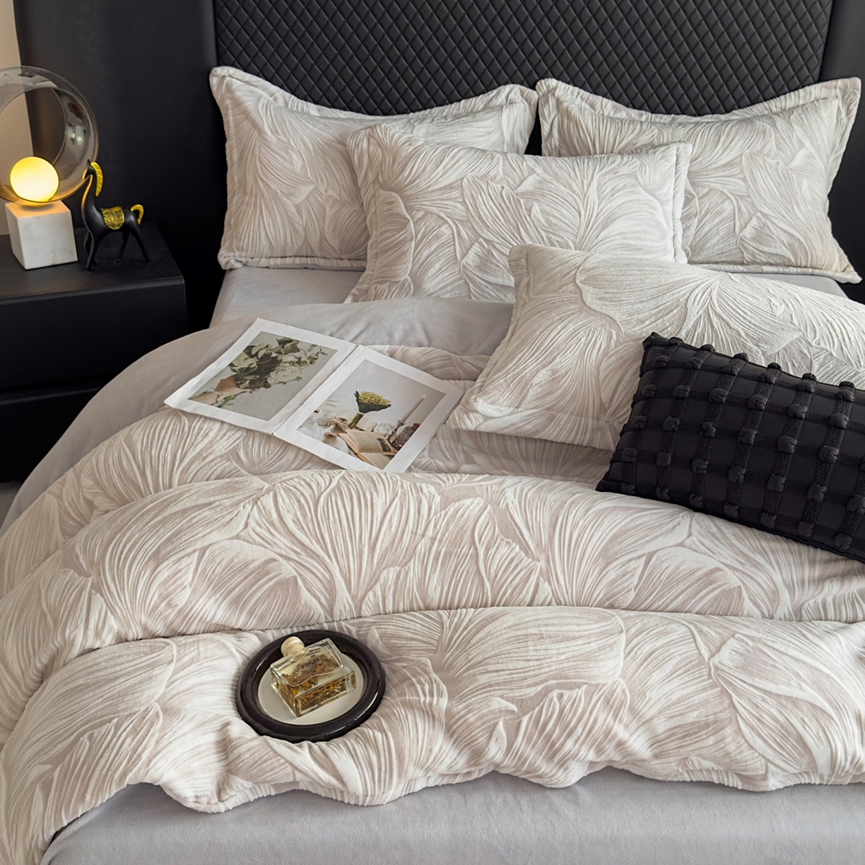 91家纺网 家纺一手货源 找家纺 （总）女子家纺 2025新款高克重牛奶绒立体烂花四件套