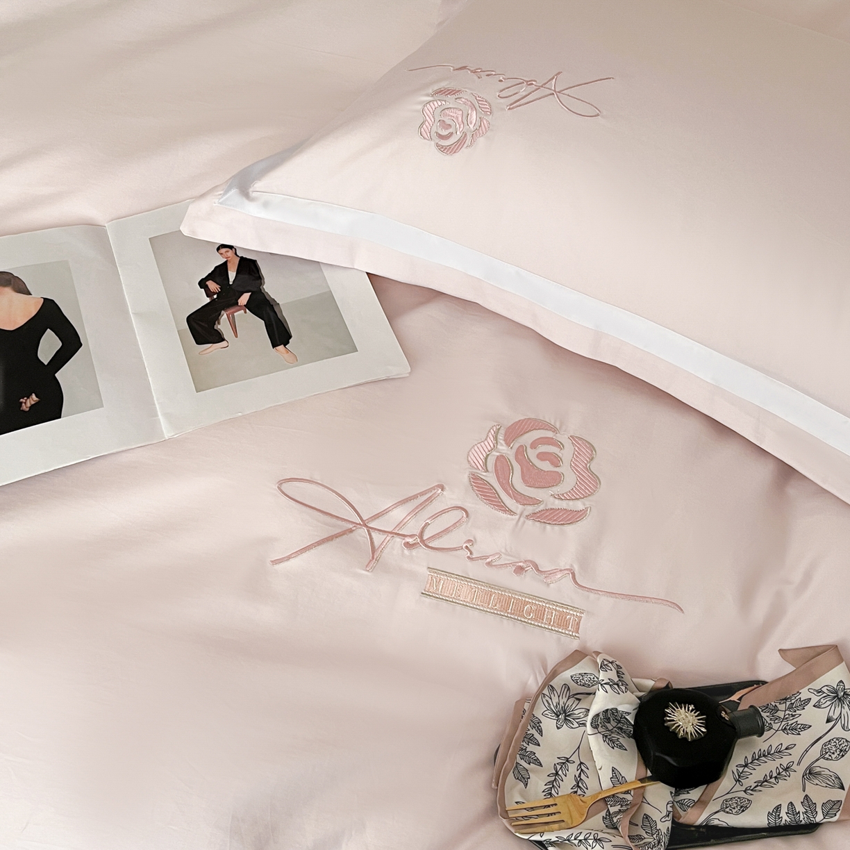 91家纺网 家纺一手货源 找家纺 新方向 2026新款刺绣全棉100s贡缎长绒棉四件套-茶花开了 茶花开了-蔷薇粉