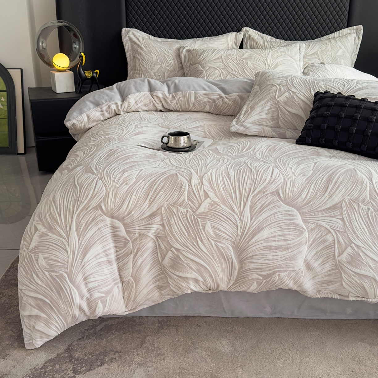 91家纺网 家纺一手货源 找家纺 女子家纺 2025新款高克重牛奶绒立体烂花四件套 叶叶私语-灰