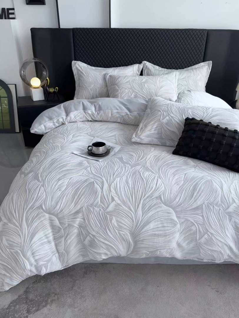 91家纺网 家纺一手货源 找家纺 女子家纺 2025新款高克重牛奶绒立体烂花四件套 叶叶私语-灰