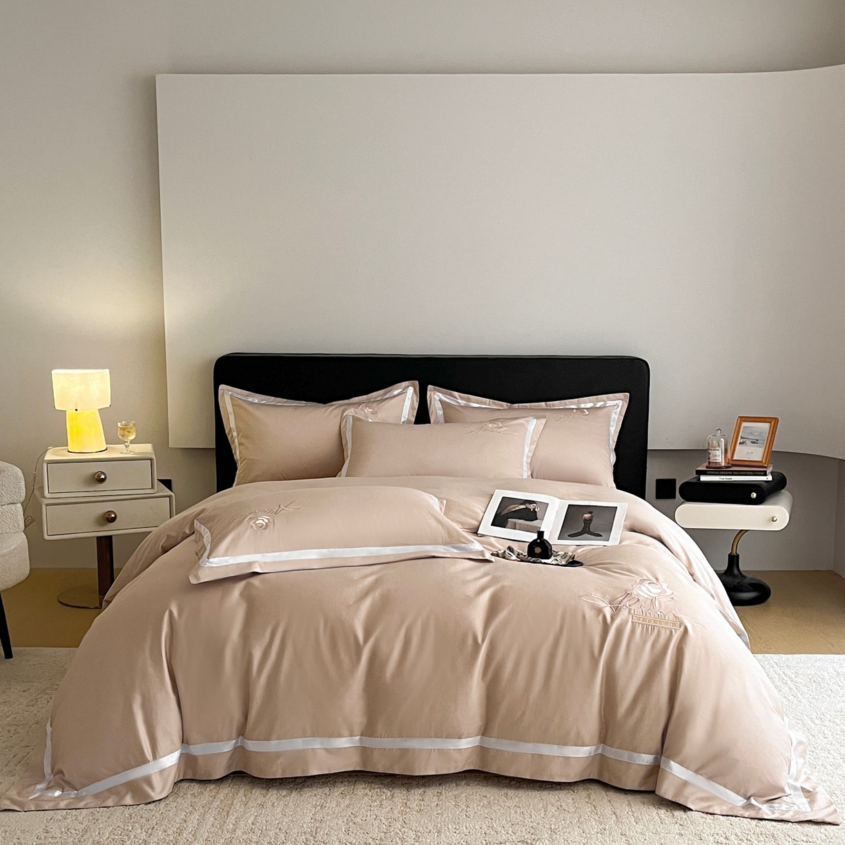 91家纺网 家纺一手货源 找家纺 新方向 2026新款刺绣全棉100s贡缎长绒棉四件套-茶花开了 茶花开了-香槟