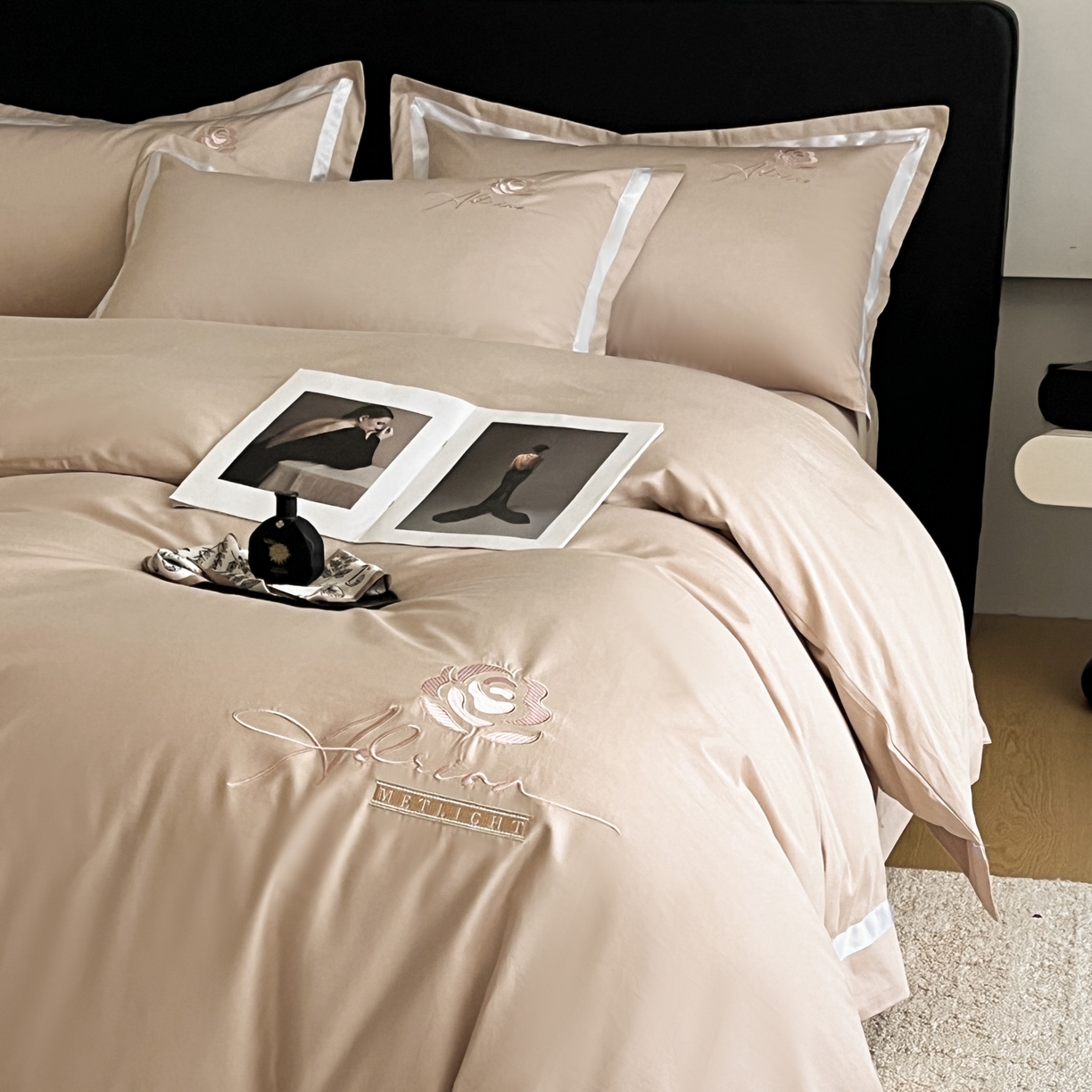 91家纺网 家纺一手货源 找家纺 新方向 2026新款刺绣全棉100s贡缎长绒棉四件套-茶花开了 茶花开了-香槟