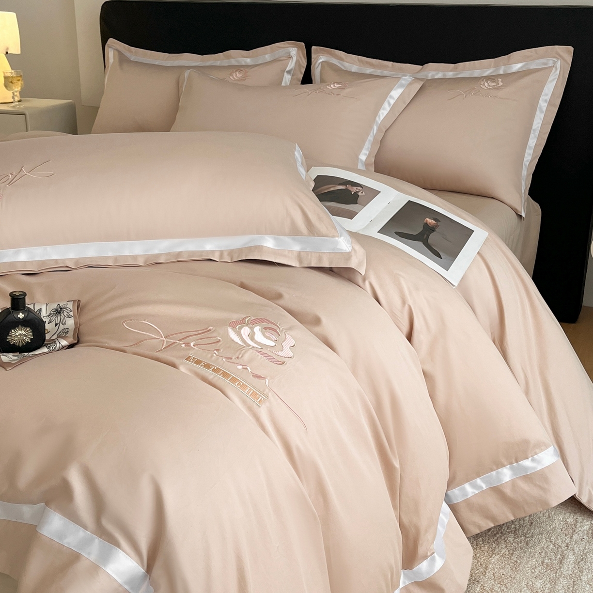 91家纺网 家纺一手货源 找家纺 新方向 2026新款刺绣全棉100s贡缎长绒棉四件套-茶花开了 茶花开了-香槟