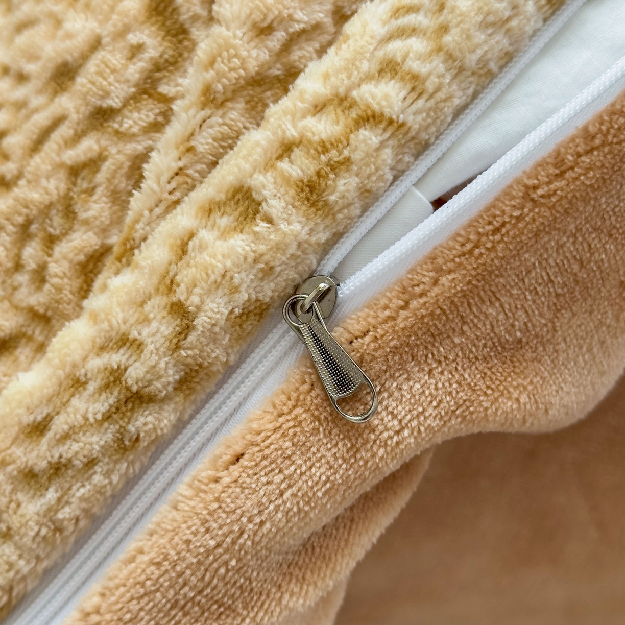 91家纺网 家纺一手货源 找家纺 女子家纺 2025新款高克重牛奶绒立体烂花四件套 花恋-米咖